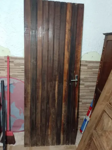 Vendo portas medidas 2,10 pir 80 valor 500 reais