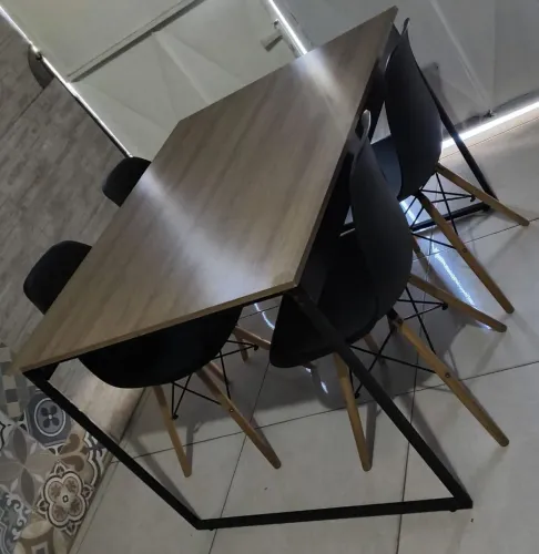 Mesa + 4 cadeiras