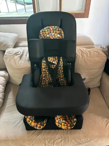Poltrona infantil para carro