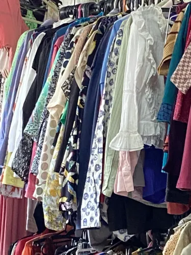 Lote de peças feminina escolha o tamanho p m g mix calcas camiseta blusas saia