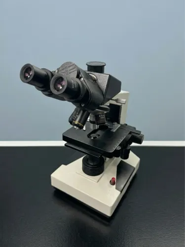 Microscópio Quimis Trinocular