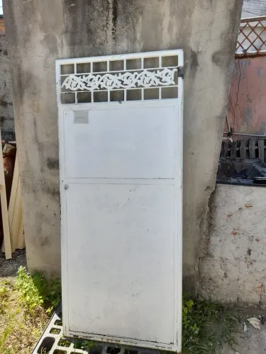 Portão  de ferro maciço  L 78. AL1.80
