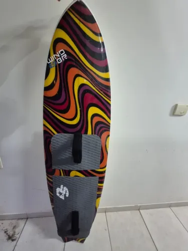 prancha de kitesurf , triquilha com alças
