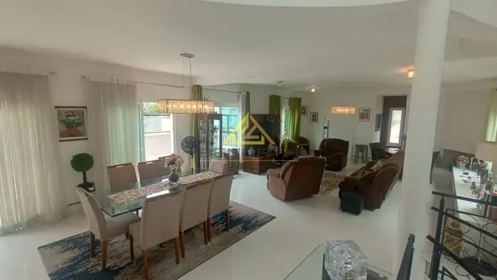 Casa de condomínio com 3 dormitórios e 5 vagas - Trememb
