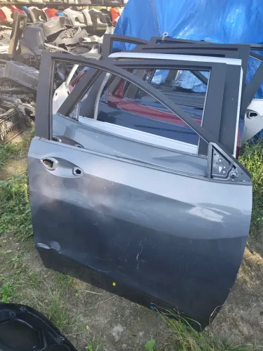 Porta traseira direita Tracker 2020/2021/2022 2023 2024 2025 original GM Chevrolet