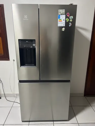 Vendo geladeira Eletrolux IM8IS 3 portas