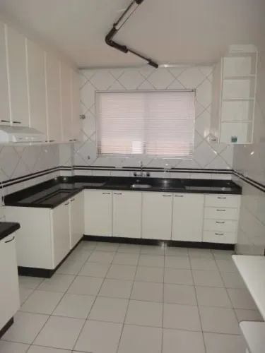 Apartamento para locação na Zona 07 em Maringá no Edifício São Matheus - C/ cozinha planej