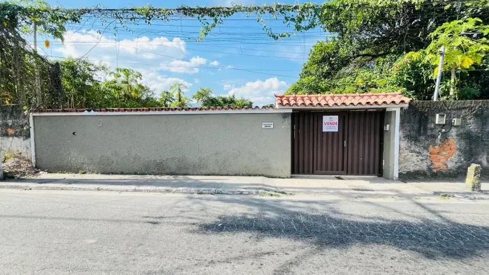 Casa em Imbariê com quintal para venda