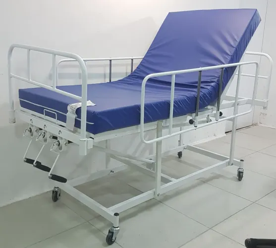 Cama Hospitalar 3 Manivelas Regulagem Altura com Colchão Impermeável Capa Hospitalar Nova
