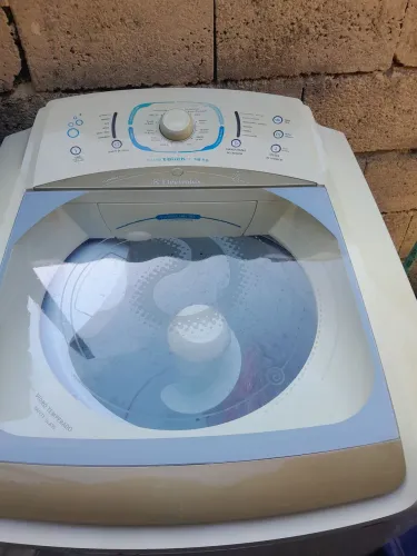 Máquina de Lavar Electrolux Blue Touch 12Kls Modelo LB 12Q com Defeito(não Centrífuga)