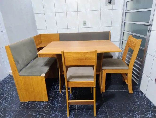 Mesa de canto alemão - 250,00