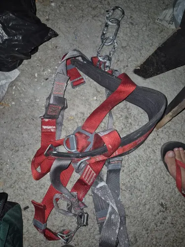 Vendo cadeirinha, corda ,cinto de segurança e talabarte 