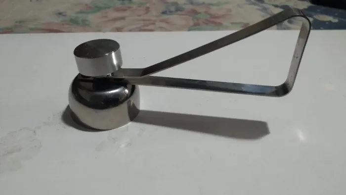IBRECHÓ - ABRIDOR/CORTADOR DE OVOS EM AÇO INOXIDÁVEL.