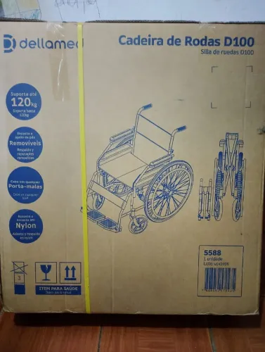 Cadeira de Rodas Dobrável em Aço Carbono D100 Dellamed Resistente e Funcional