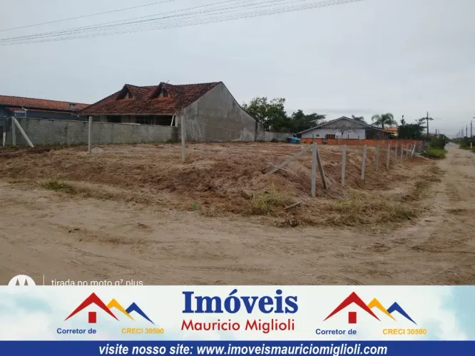 terreno / Lote de esquina aterrado na Praia do Ervino