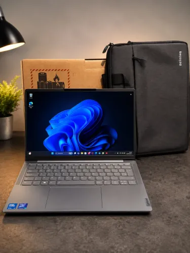 Lenovo Yoga Slim 7i OLED - Intel Core Ultra 5 16GB RAM | SSD 512GB | Estado de Novo