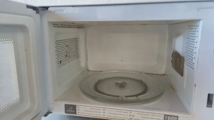 Microondas Electrolux com avarias