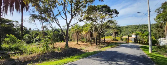Terreno Exclusivo à Venda no Condomínio Solar das Palmeiras em Esmeraldas - 1.913 m²