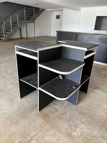 MESA PARA COMPUTADOR E IMPRESSORA