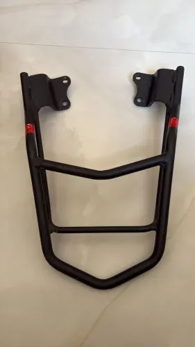 Bagageiro/suporte de baú para moto Fazer. 