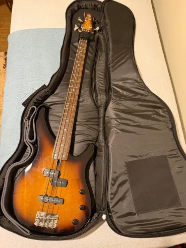 Baixo elétrico Yamaha