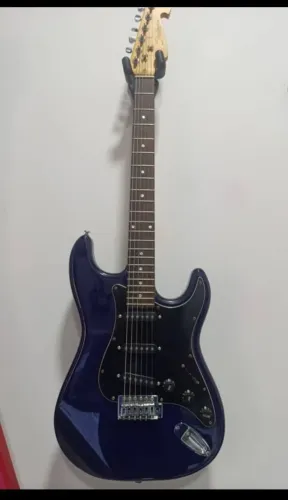 GUITARRA STRATOCASTER