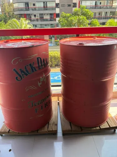 TAMBORES 200L DECORATIVOS COM BASE COM RODÍZIO