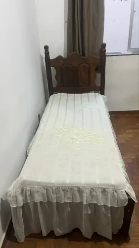Cama de solteiro com colchão para doação 