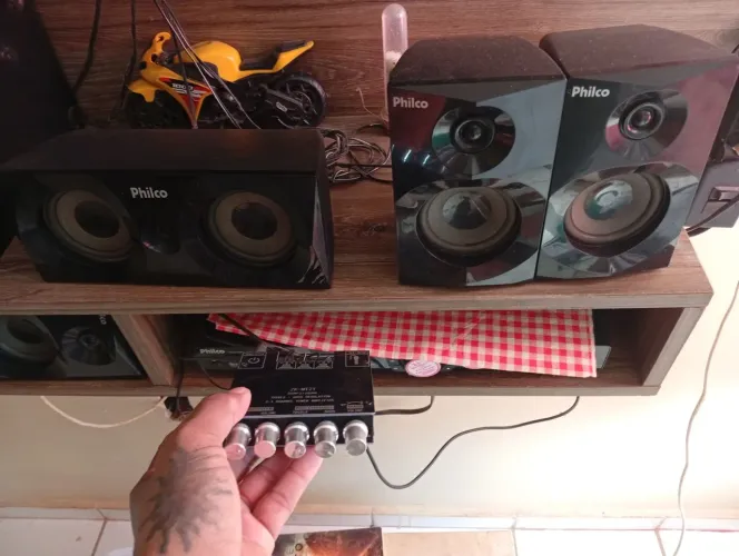 Home theate com Mine amplificador
