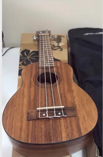 ukulele shelby soprano su-21t + capa + afinador ótimo estado