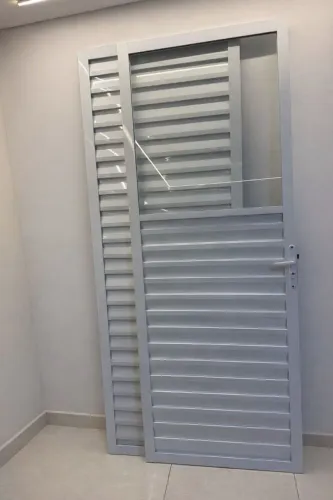 Porta de giro em alumínio branco 210x60, 210x70, 210x60