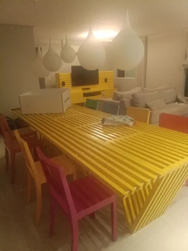 Jogo Mesa de MDF e pintura em laka com 8 cadeiras