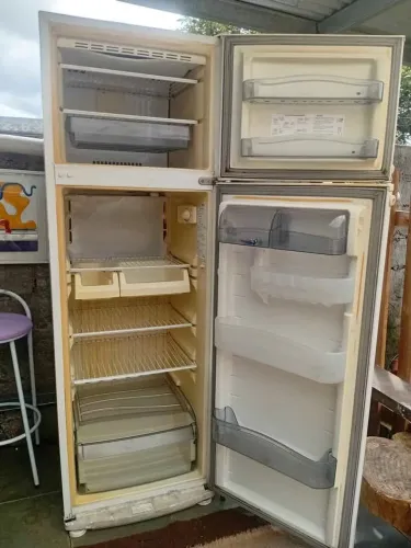 GELADEIRA CÔNSUL FROST FREE 110V FUNCIONANDO PERFEITAMENTE 