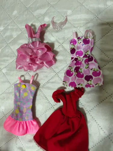 Roupinhas de boneca Barbie
