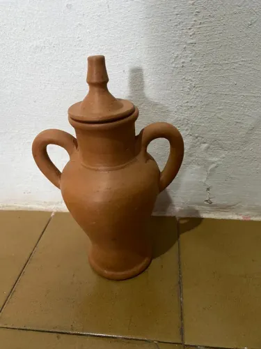 Quartinha de barro com alça (quartinha virgem)