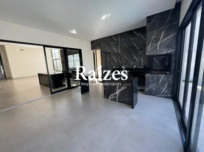 Excelente casa nova com 3 suítes e escritório em condomínio fechado na zona sul