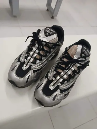Vendo Tenis Original Modelo New Balance 1000 silver metalic