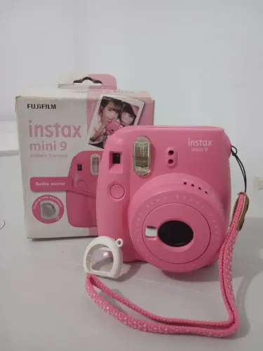 Câmera Instantânea Instax Mini 9 - Rosa (Flamingo Pink)