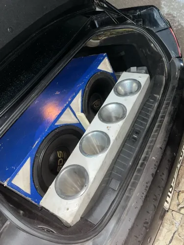 Som automotivo 2x4