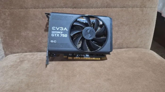 Kit Kit Placa de Vídeo GTX 750 + Fonte Seventeam 550W