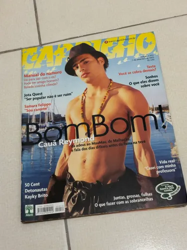 Revista Capricho Cauã Reymond com pôster