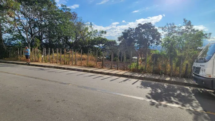 Vendo lote escriturado registrado 12 metros de frente 21 de fundos santo André Cariacica 
