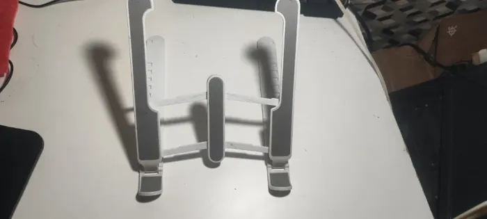 Suporte de Notebook de Plástico Dobrável Usado - Bom Estado