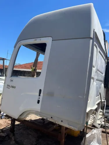 Vendo cabine do caminhão Volkswagen Constellation, modelo 24.280 prime