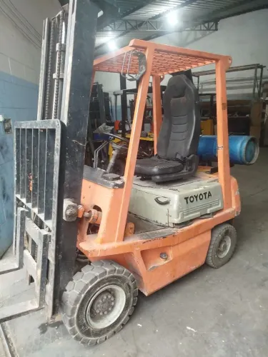 Empilhadeira Toyota 1.500 kilos