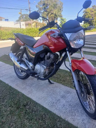 Moto pouco rodada, embreagem nova, toda revisada 