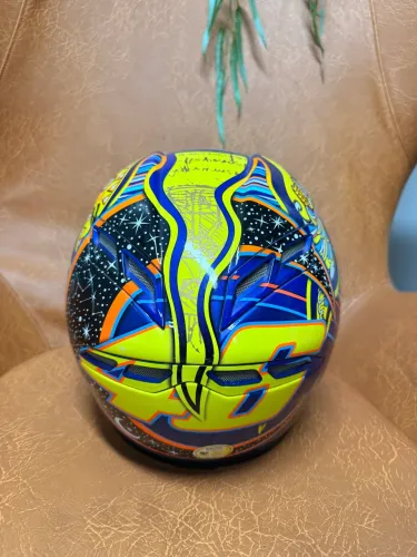 Capacete AGV Valentino Rossi edição especial para coleção 