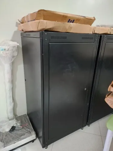Vende-se Rack de piso para servidor, swuitch, DVR ..