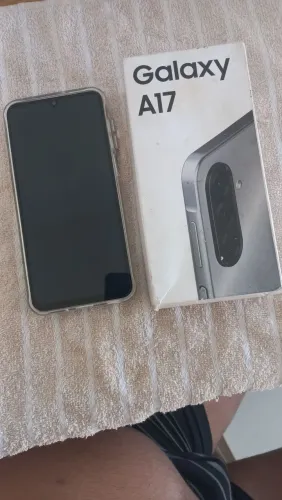 Vendo um celular Samsung A17 128 GB já acompanha capinha e película , novo lancamento 950