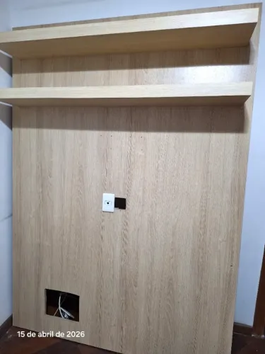 Painel para TV em madeira 